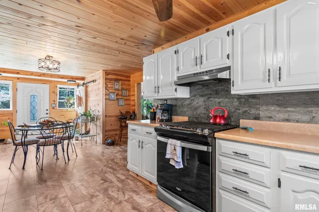 $164,900 | 308 Dayton Street, Tower Hill, IL 62571