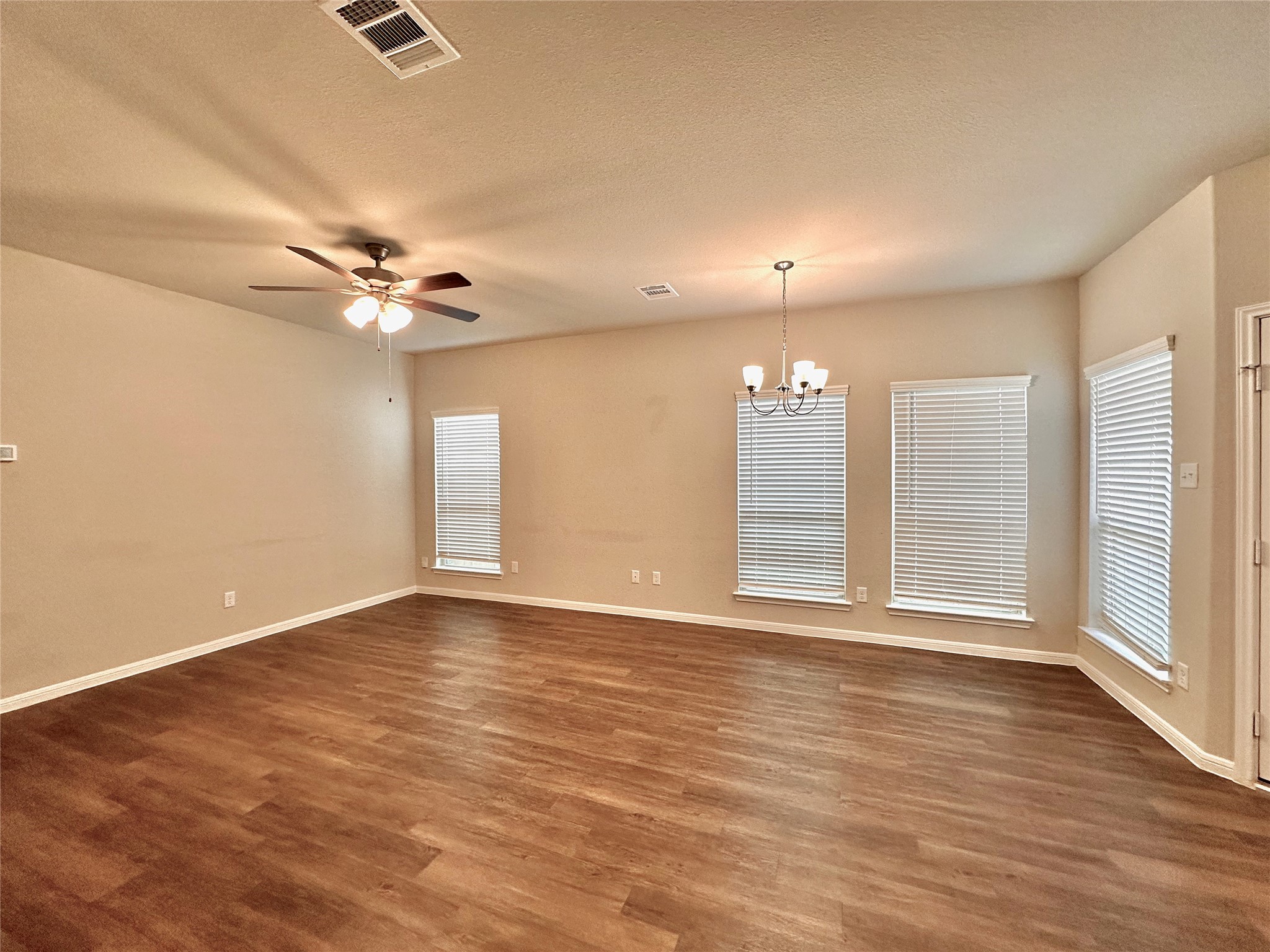 13327 Myrtle Meadows Lane Houston, TX 77048 - Photo 5 of 22