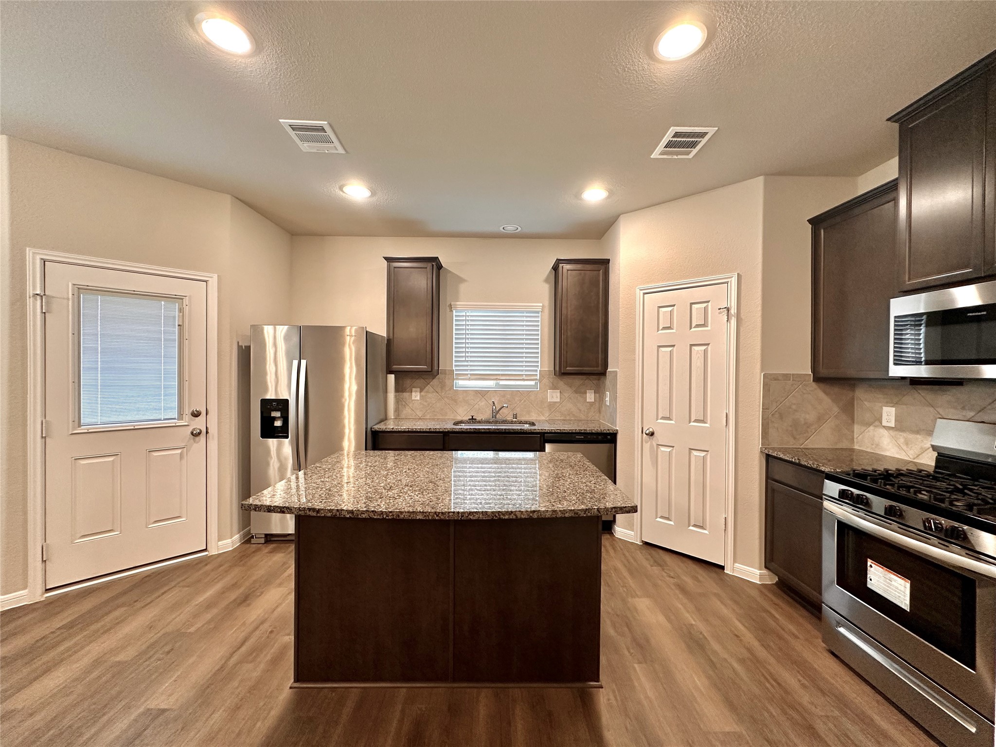 13327 Myrtle Meadows Lane Houston, TX 77048 - Photo 8 of 22