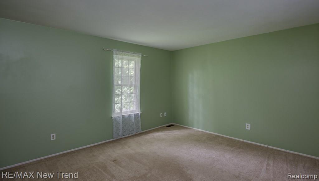 35962 Fredericksburg Road Farmington Hills, MI 48331 - Photo 15 of 21