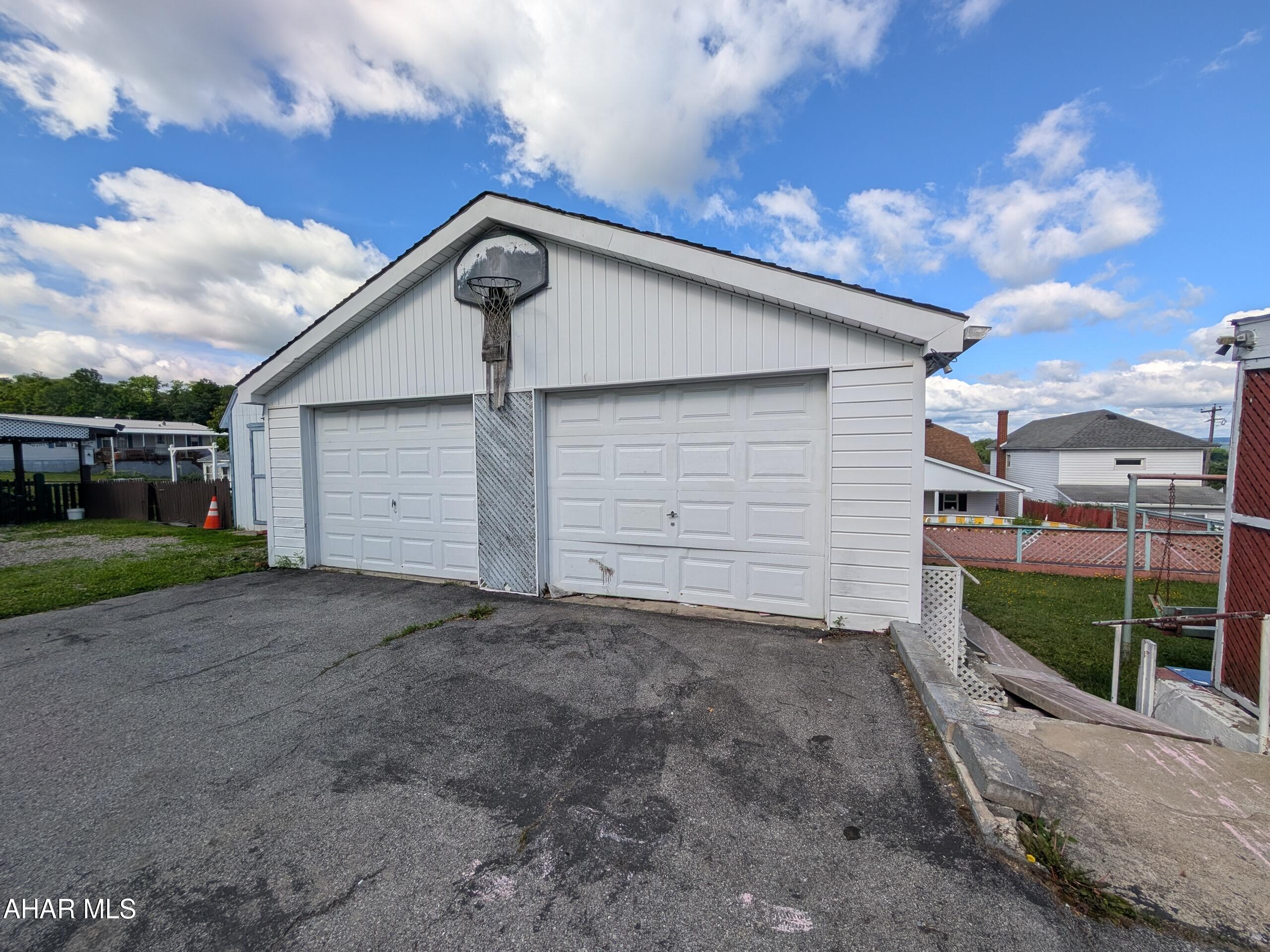 1603 Springhill Road Portage, PA 15946 - Photo 10 of 31