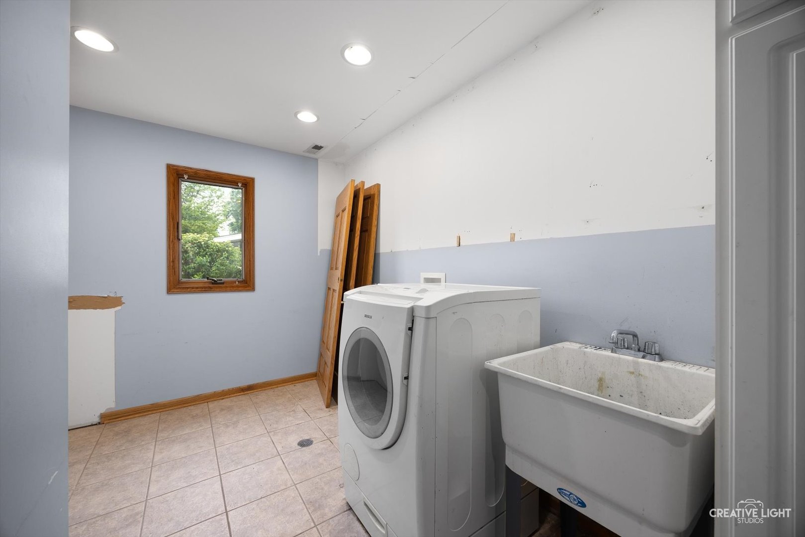 1325 East Lake Avenue Glenview, IL 60025 - Photo 22 of 43 a utility room with dryer and washer