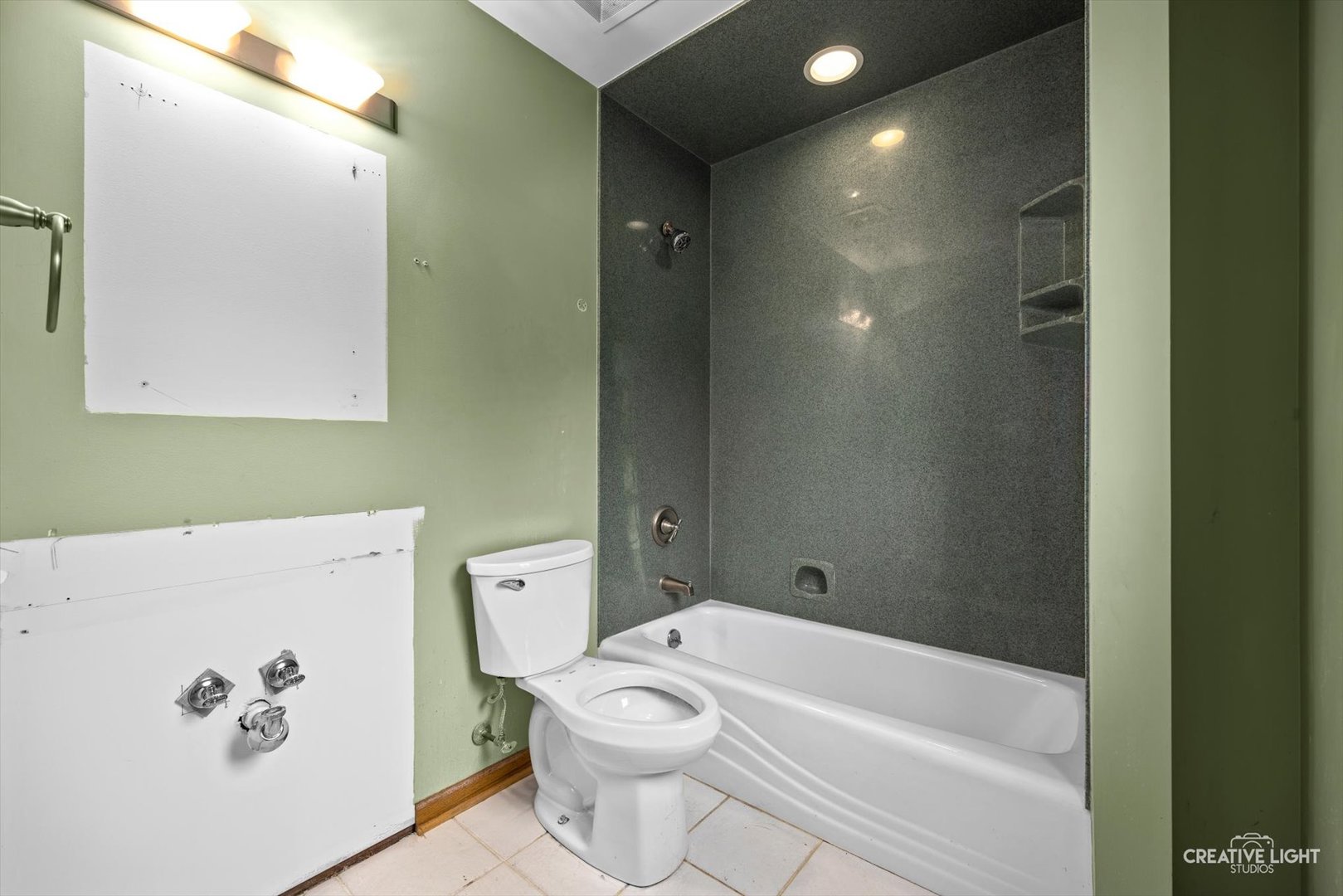 1325 East Lake Avenue Glenview, IL 60025 - Photo 24 of 43 a bathroom with a bathtub sink and toilet