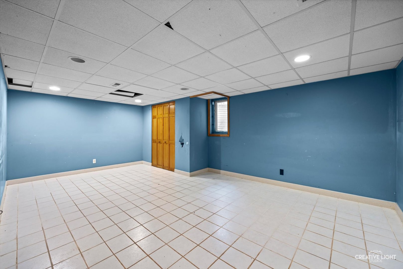 1325 East Lake Avenue Glenview, IL 60025 - Photo 36 of 43 a view of an empty room with window