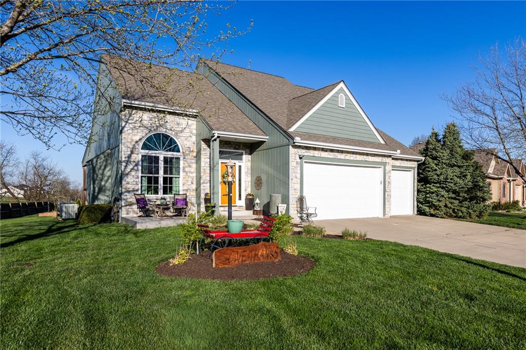 620 Liberty Road Smithville, MO 64089 - Photo 1 of 53