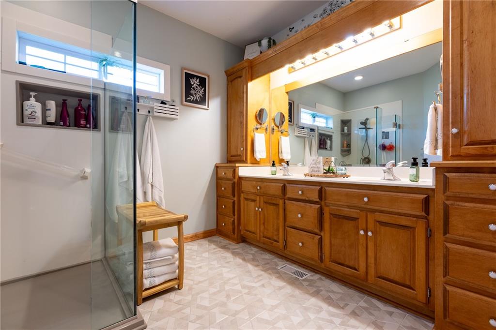 620 Liberty Road Smithville, MO 64089 - Photo 18 of 53