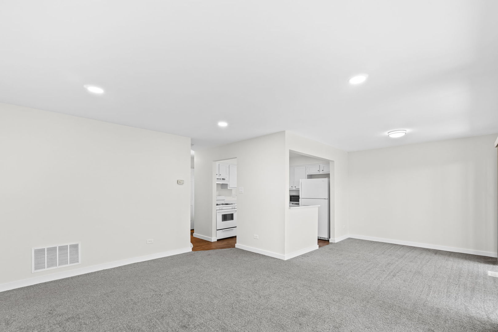 5880 Rembrandt Court, Unit C Hanover Park, IL 60133 - Photo 19 of 22 an empty room with a ceiling fan