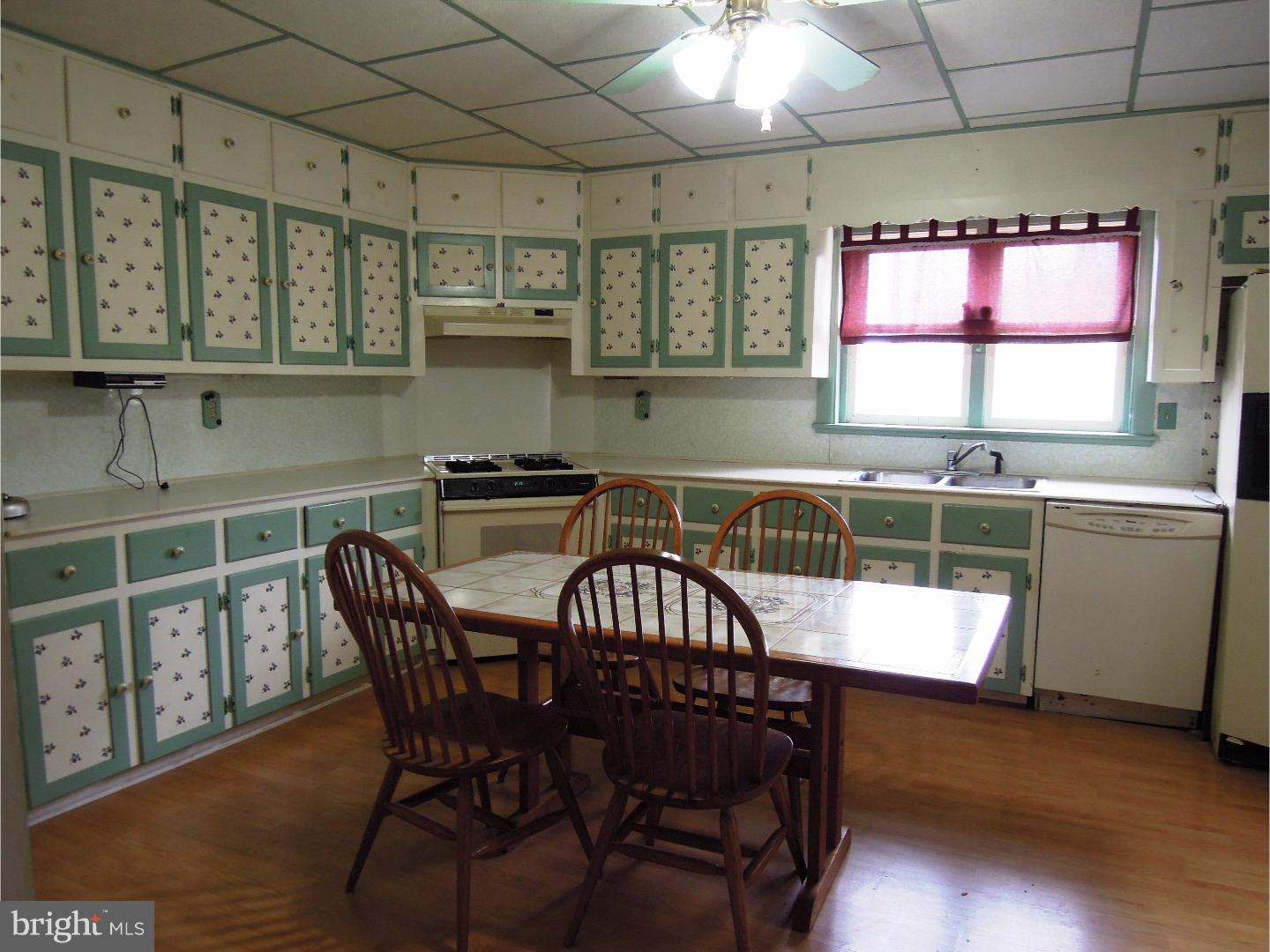 211 Ridge Valley Road Sellersville, PA 18960 - Photo 2 of 10 Kitchen