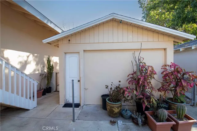 a house view with a outdoor space
