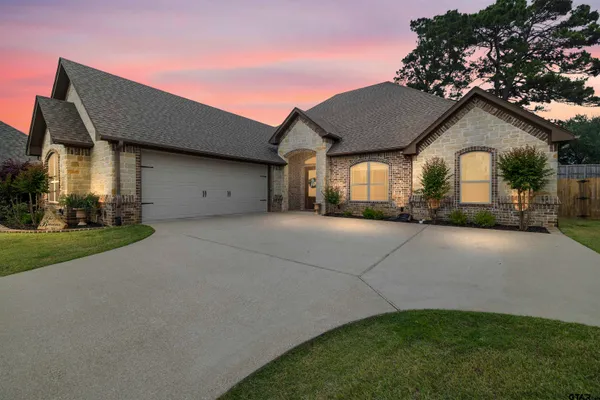 $450,000 | 11255 Fox Trail, Flint, TX 75762