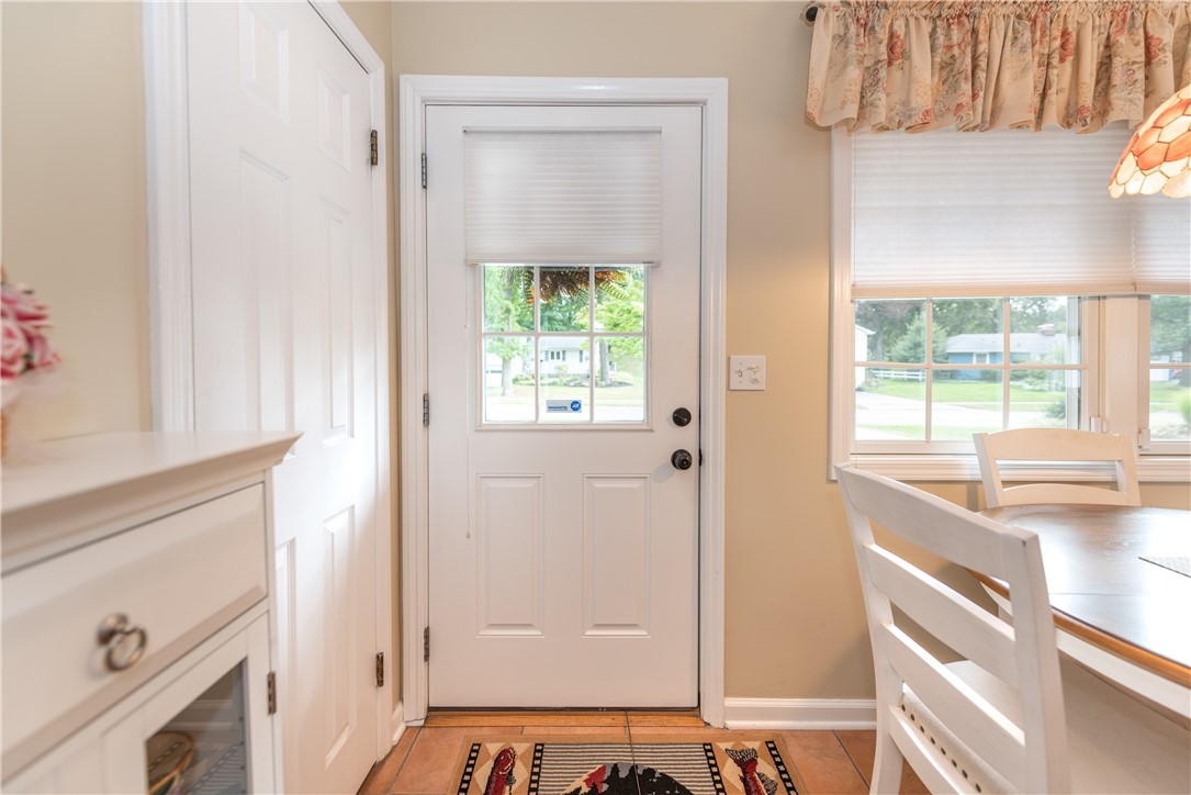 261 Brookview Drive Irondequoit, NY 14617 - Photo 4 of 30