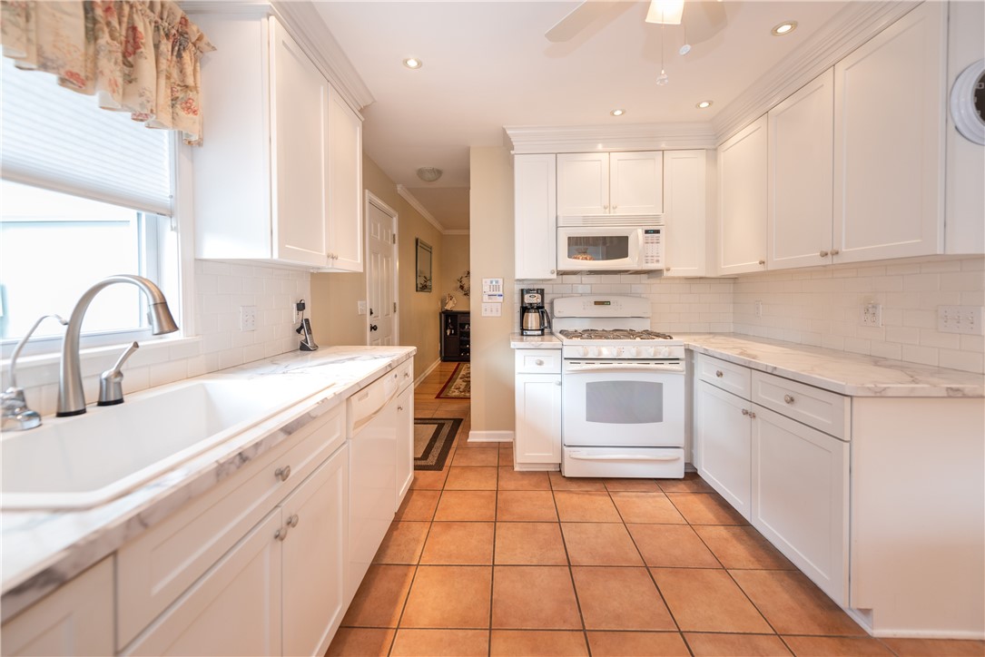 261 Brookview Drive Irondequoit, NY 14617 - Photo 10 of 30