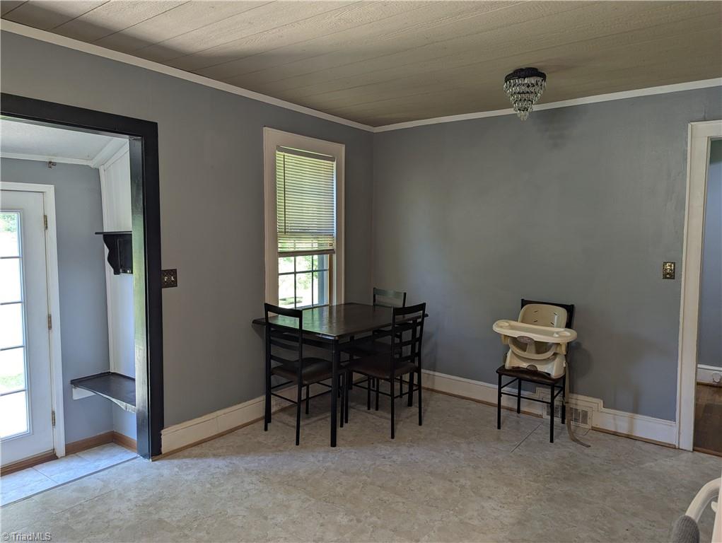4221 Eck Road Jonesville, NC 28642 - Photo 8 of 31