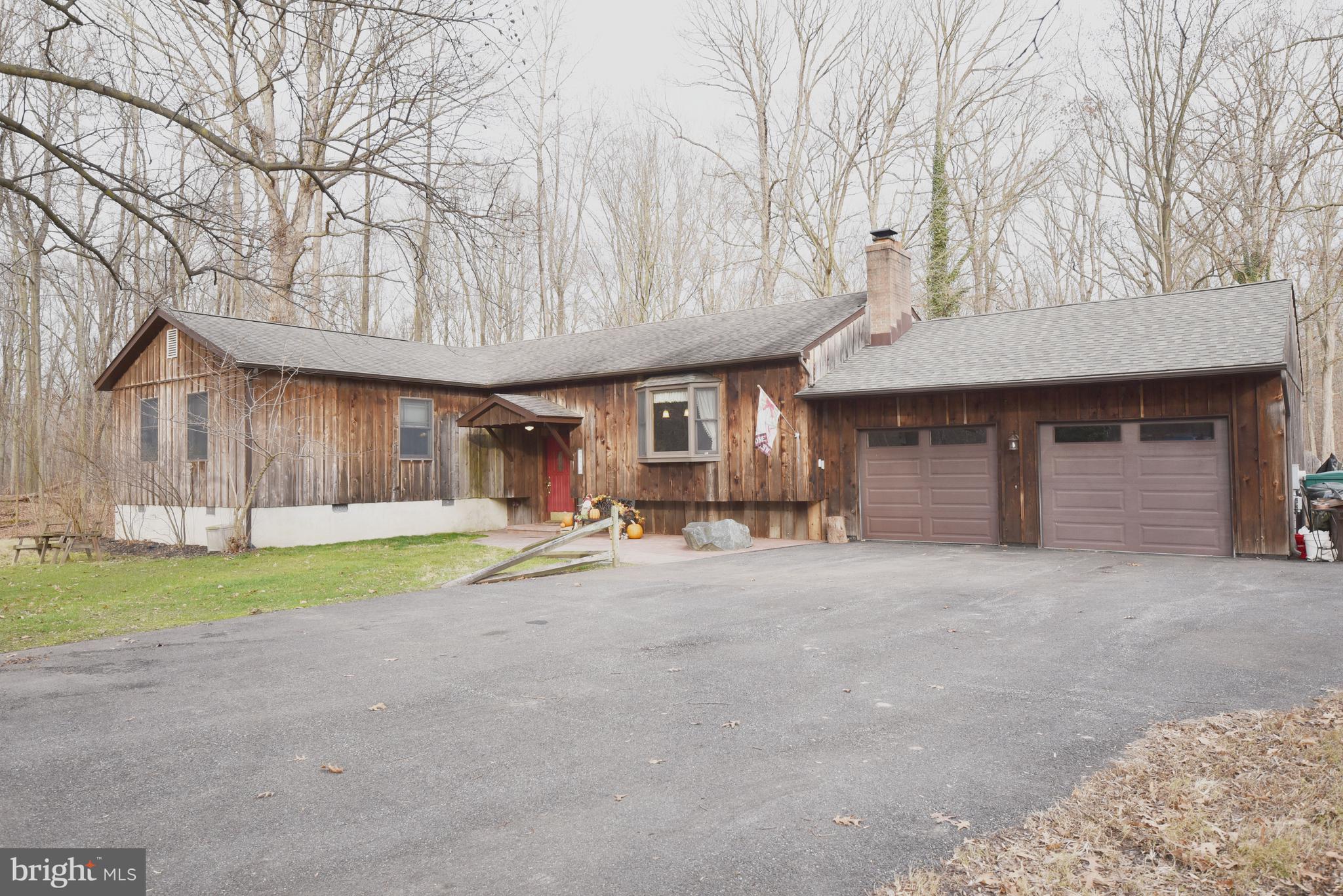 933 Woods Road Bear, DE 19701 - Photo 3 of 27 Spacious attached two car garages