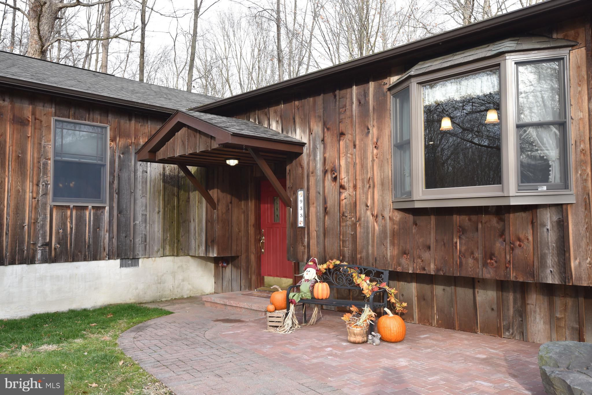 933 Woods Road Bear, DE 19701 - Photo 4 of 27 Inviting entrance