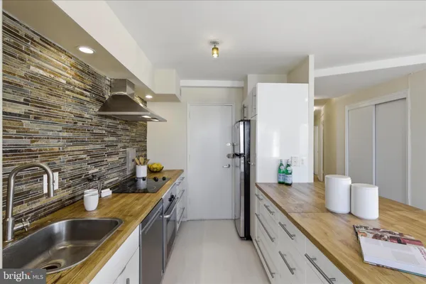 $350,000 | 4740 Connecticut Avenue Northwest, Unit 706, Washington, DC 20008