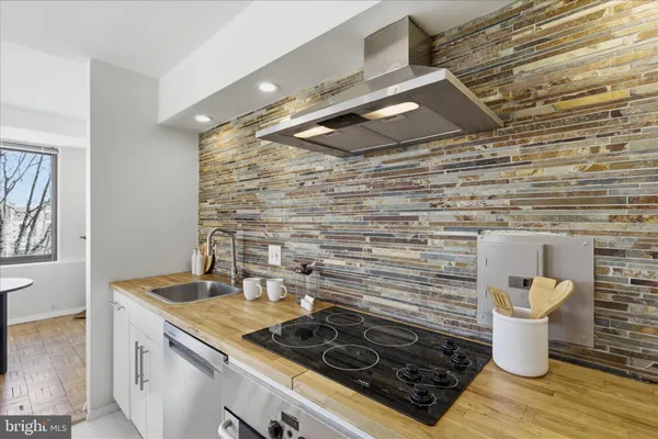 $350,000 | 4740 Connecticut Avenue Northwest, Unit 706, Washington, DC 20008