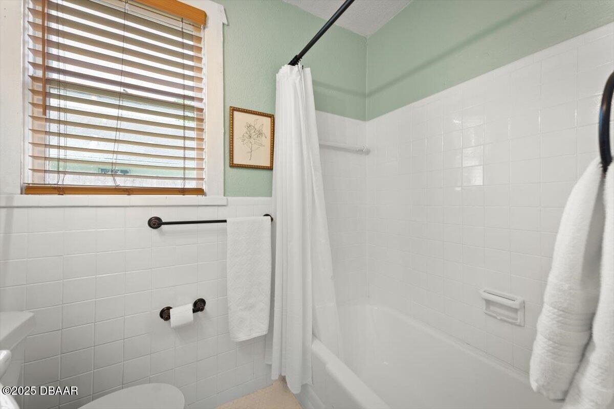 2057 Huntsford Road Jacksonville, FL 32207 - Photo 17 of 30 a bathroom with a shower