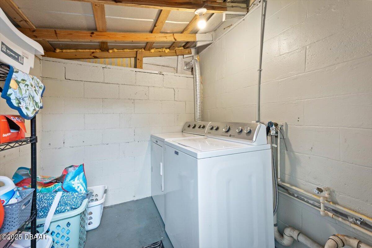 2057 Huntsford Road Jacksonville, FL 32207 - Photo 18 of 30 a utility room with dryer and washer