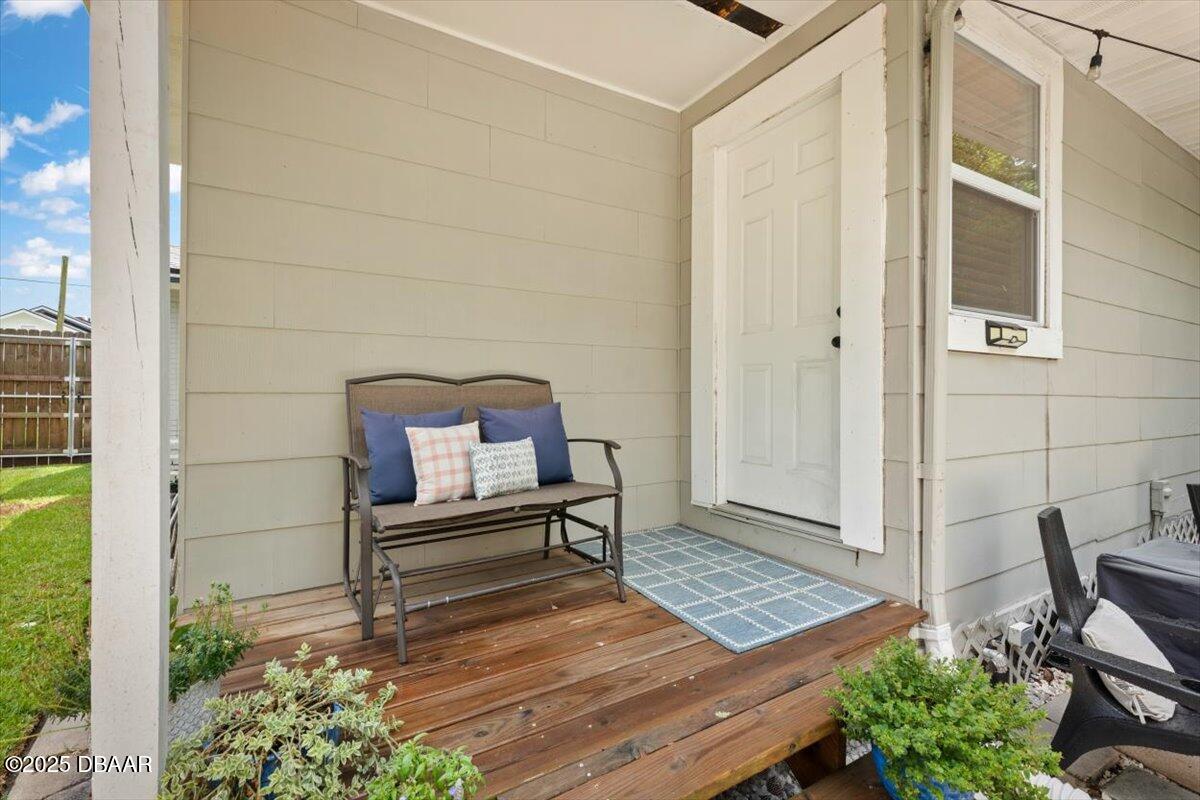 2057 Huntsford Road Jacksonville, FL 32207 - Photo 26 of 30 a view of sitting area in front of house