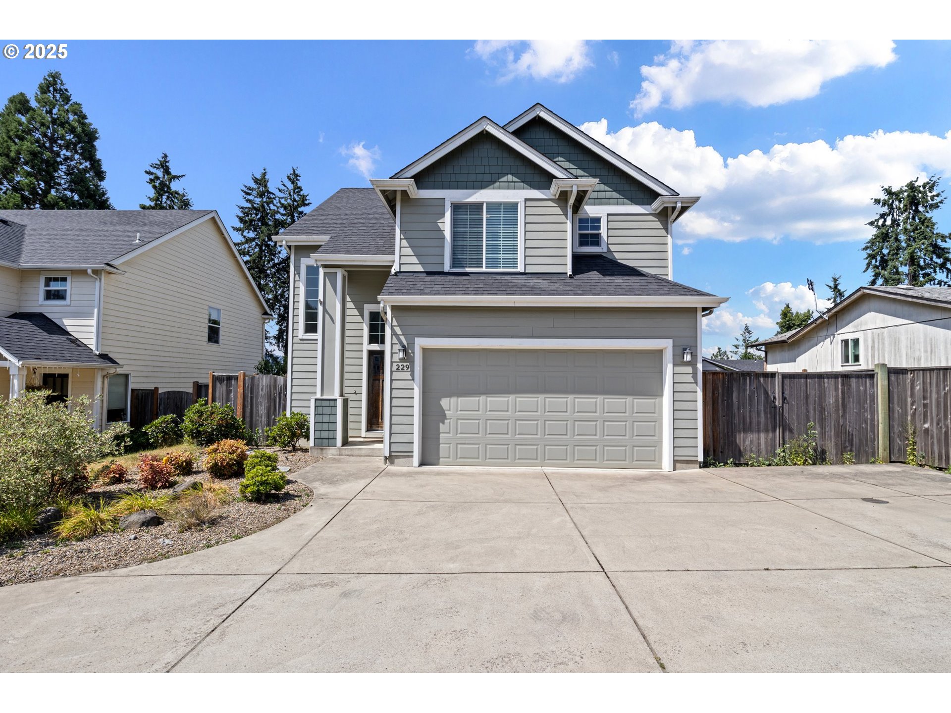 229 South 70th Street Springfield, OR 97478 - Photo 1 of 43