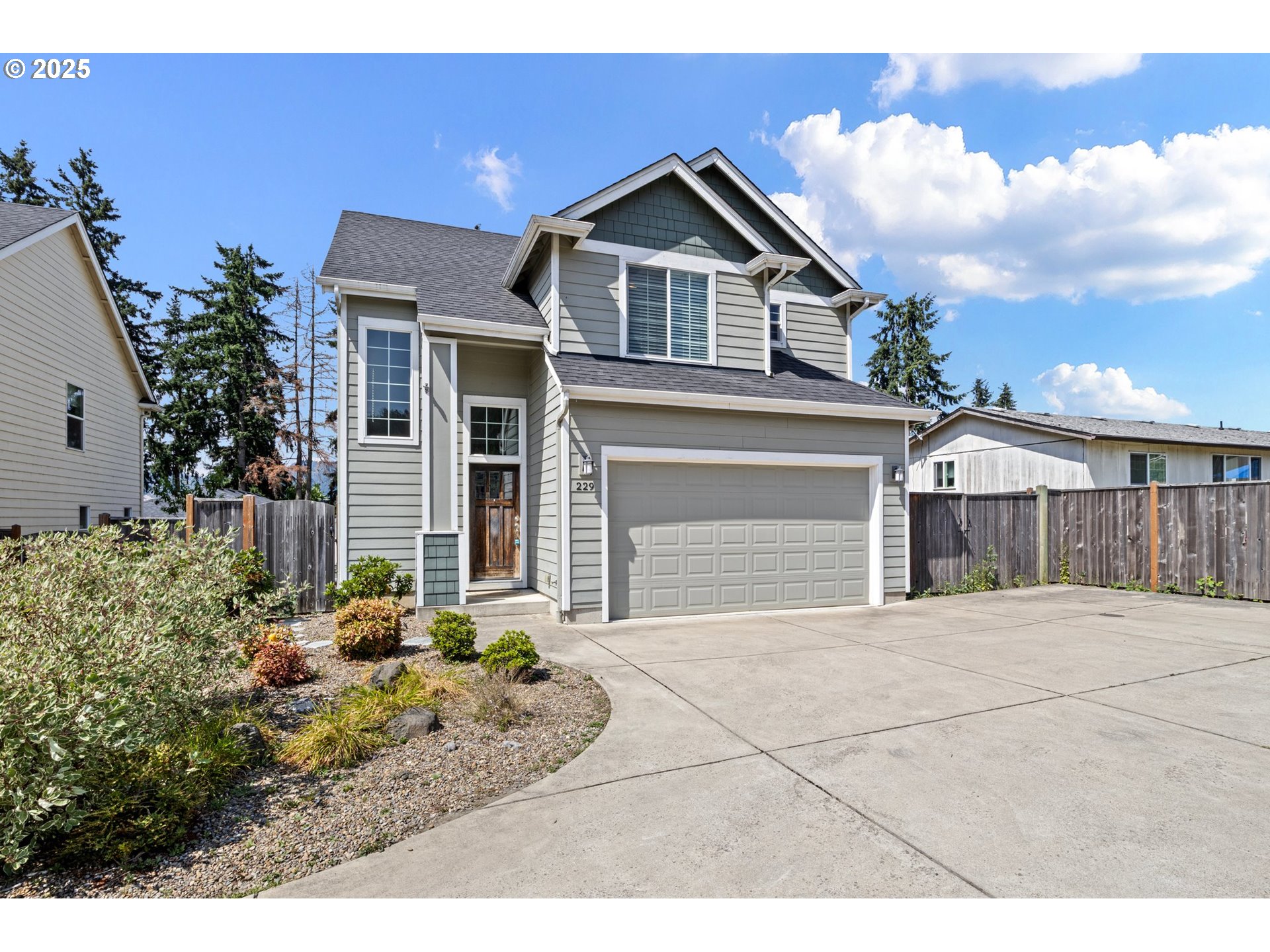 229 South 70th Street Springfield, OR 97478 - Photo 2 of 43