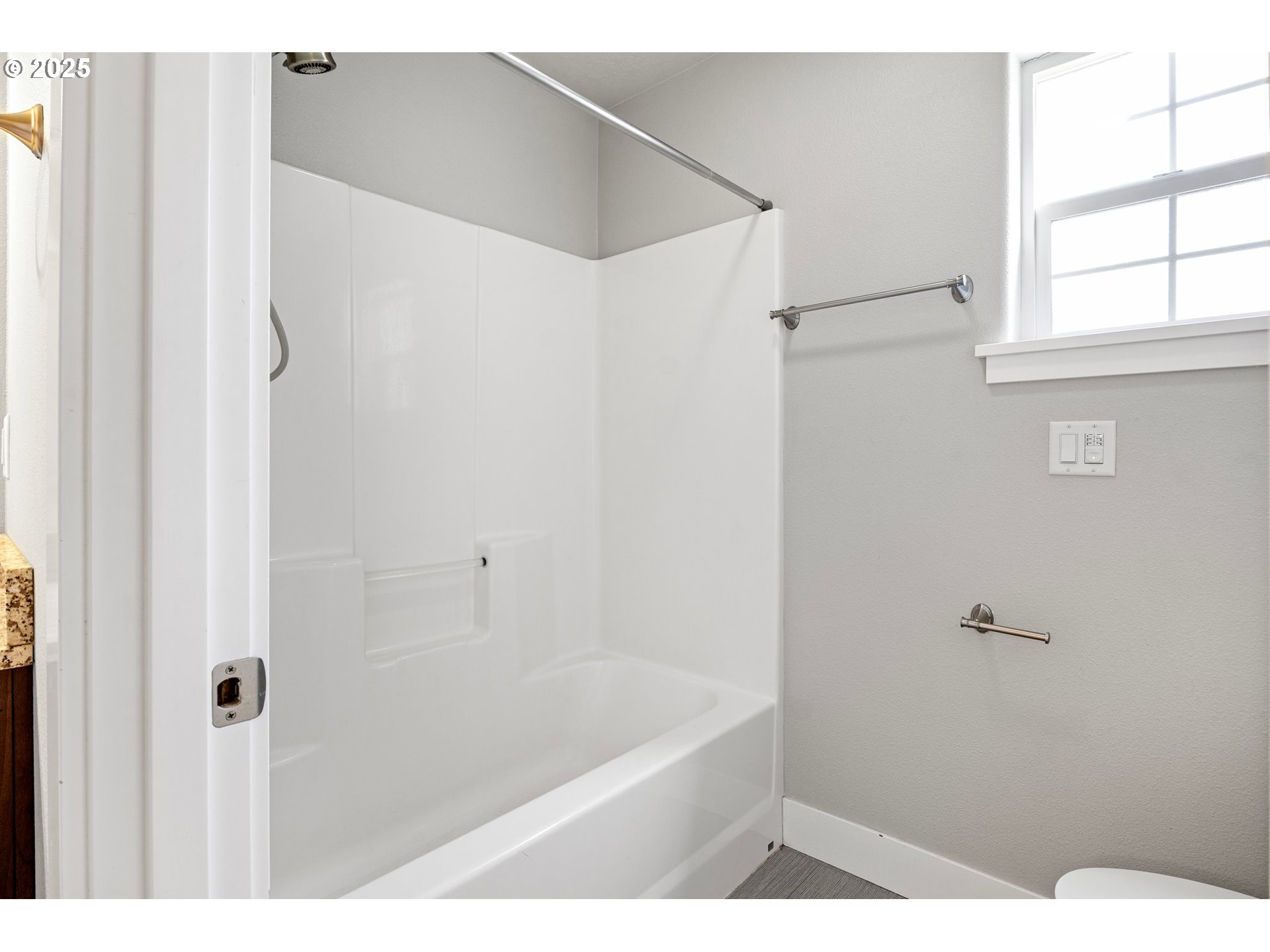 229 South 70th Street Springfield, OR 97478 - Photo 26 of 43