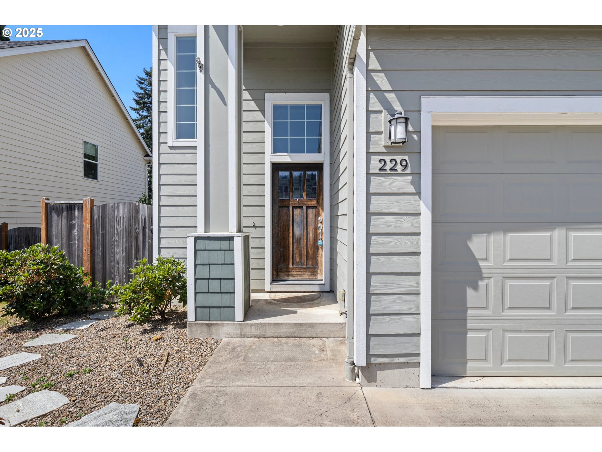 229 South 70th Street Springfield, OR 97478 - Photo 3 of 43