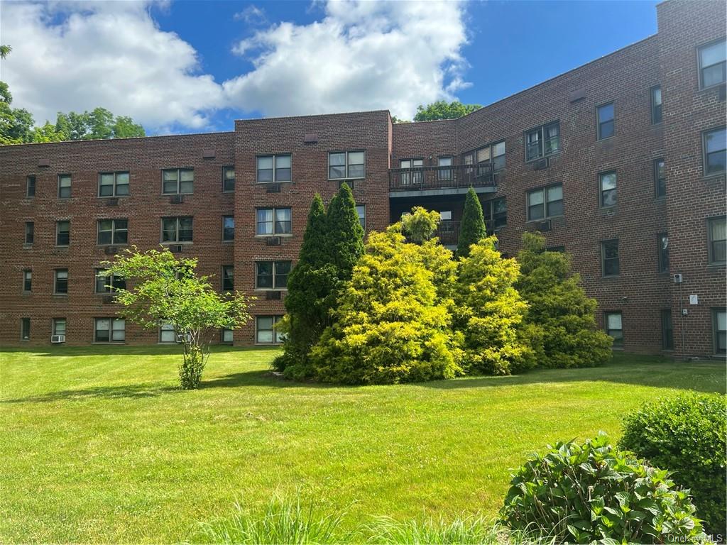 5 Oakdale Manor, Unit A17, Suffern, NY 10901 Compass