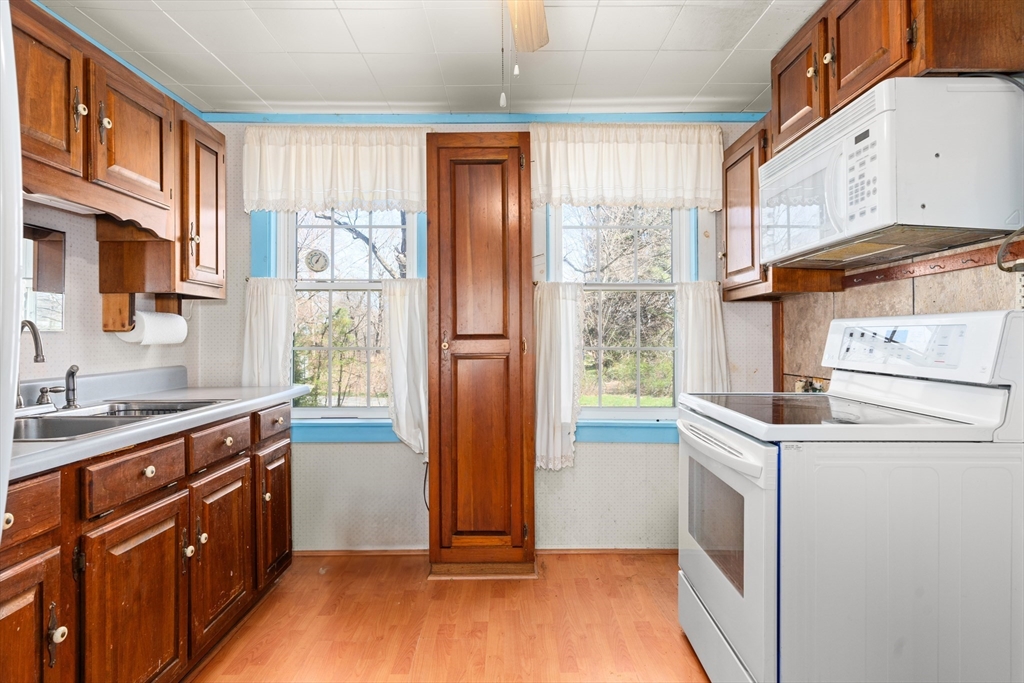23 Old Sunderland Road Montague, MA 01351 - Photo 7 of 42 Gallery Image 7