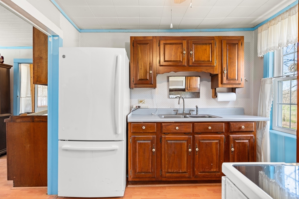 23 Old Sunderland Road Montague, MA 01351 - Photo 8 of 42 Gallery Image 8