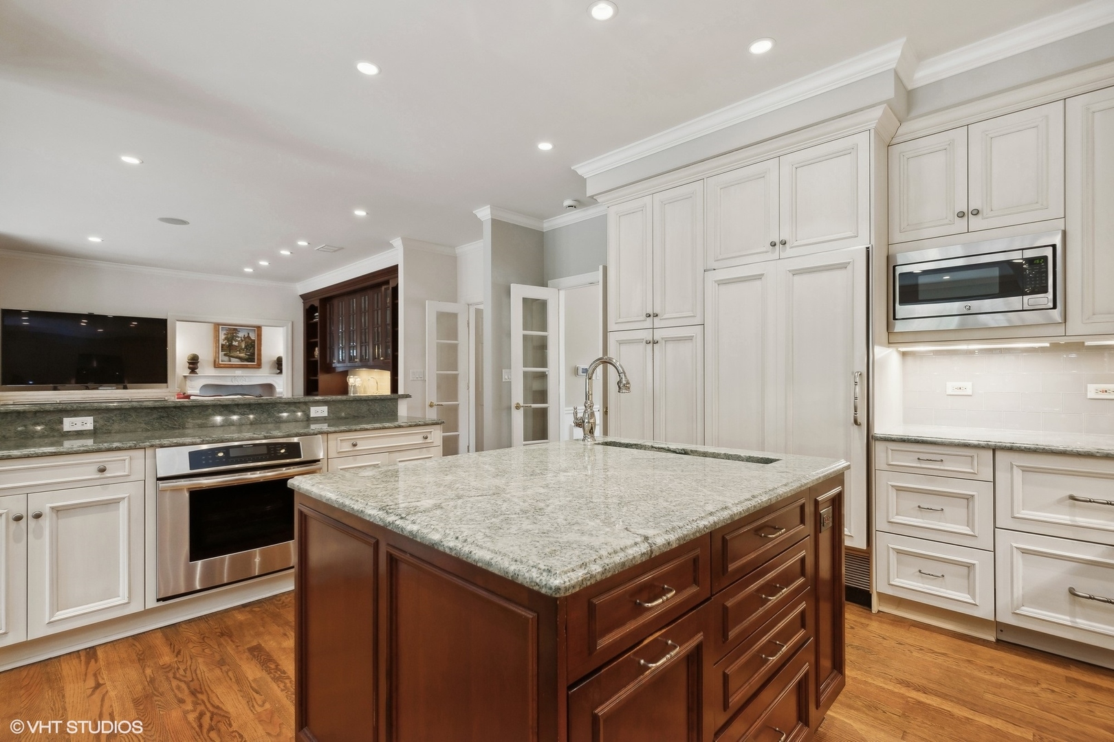 650 East Deerpath Road Lake Forest, IL 60045 - Photo 14 of 45 a kitchen with a stove and a microwave
