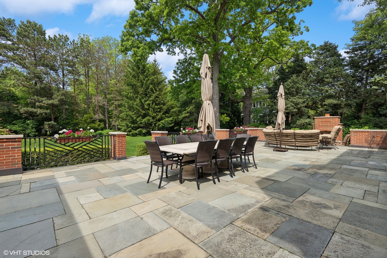 650 East Deerpath Road Lake Forest, IL 60045 - Photo 37 of 45 a view of a tables and chairs in the patio