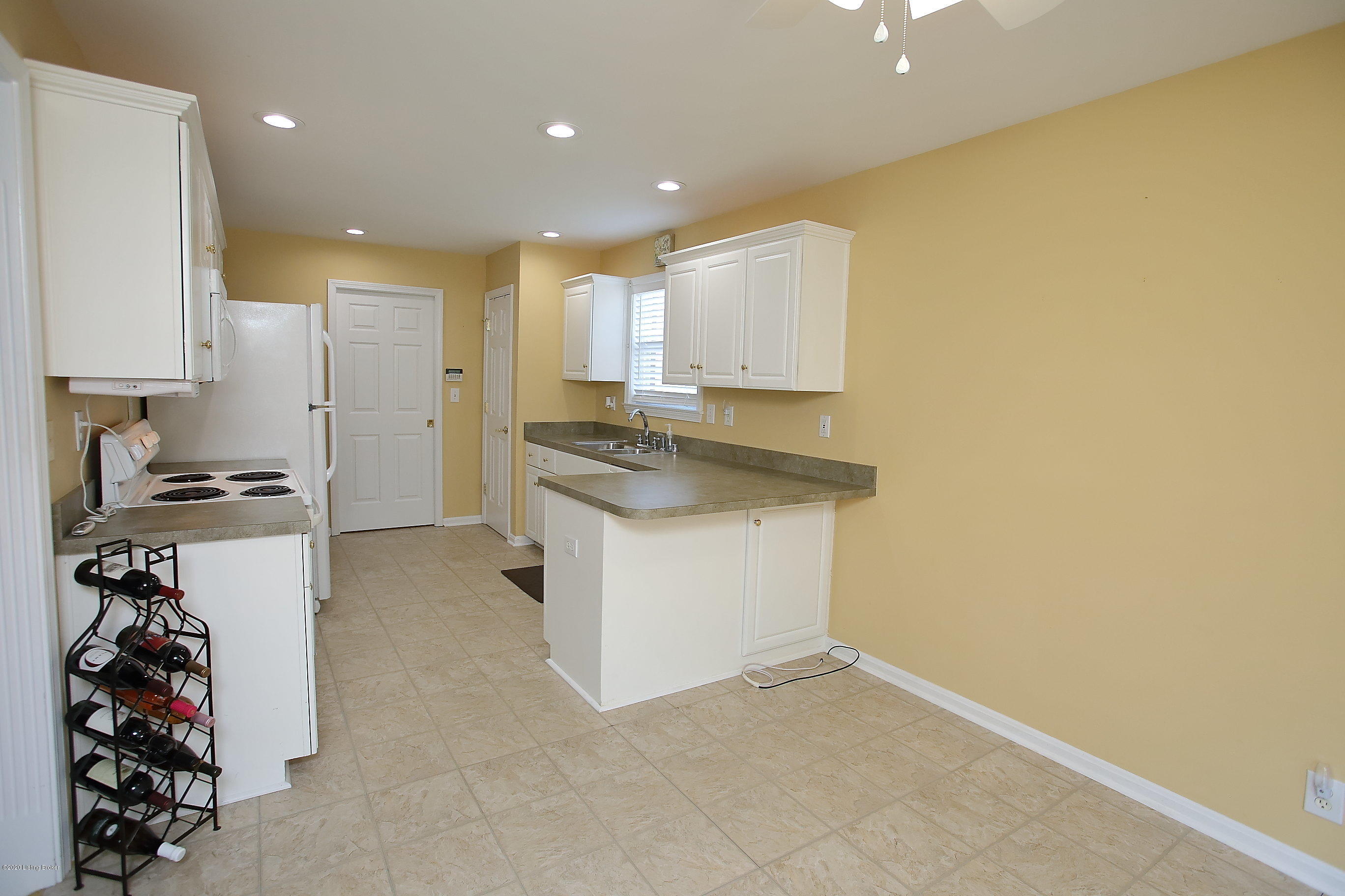 1413 Twin Ridge Road Louisville, KY 40242 - Photo 12 of 42 Kitchen