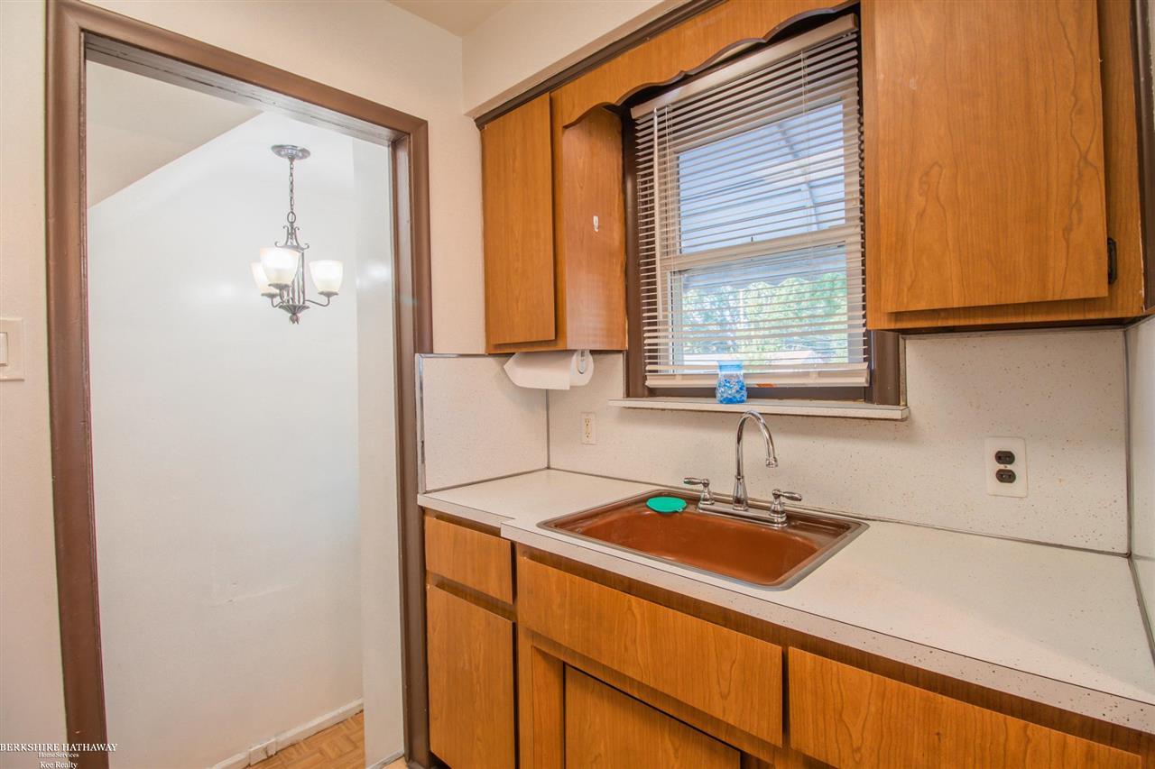 8204 Standard Street Center Line, MI 48015 - Photo 20 of 33 50053866-19.JPG