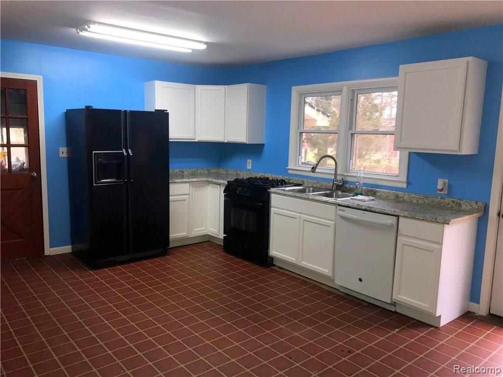 8890 Rickett Road Brighton, MI 48116 - Photo 8 of 26 Kitchen.JPG