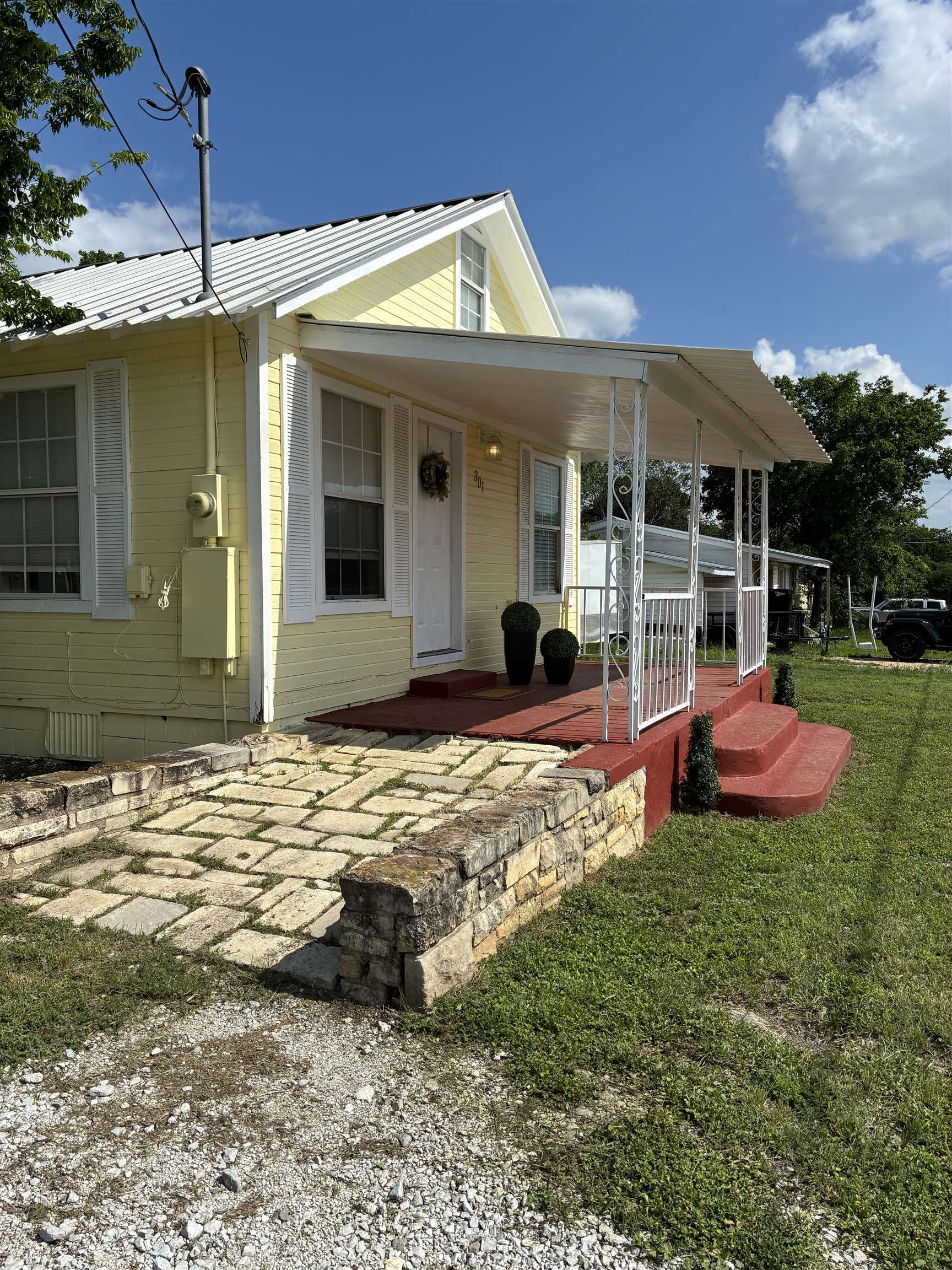 301 North Rhomberg Street Burnet, TX 78611 - Photo 2 of 27