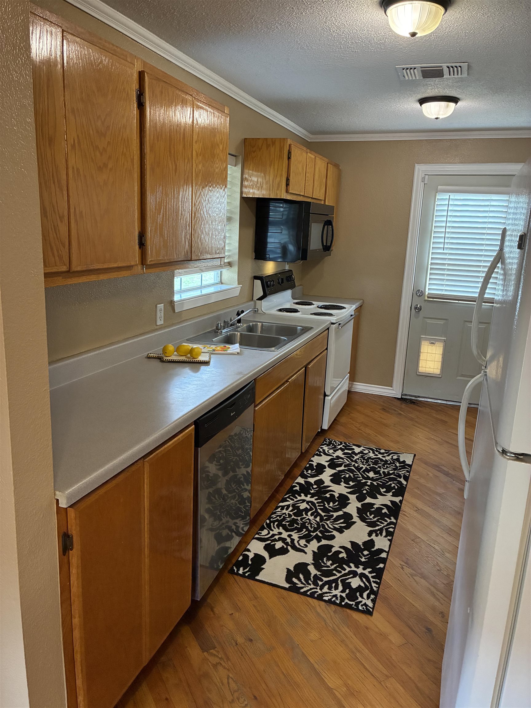 301 North Rhomberg Street Burnet, TX 78611 - Photo 7 of 27