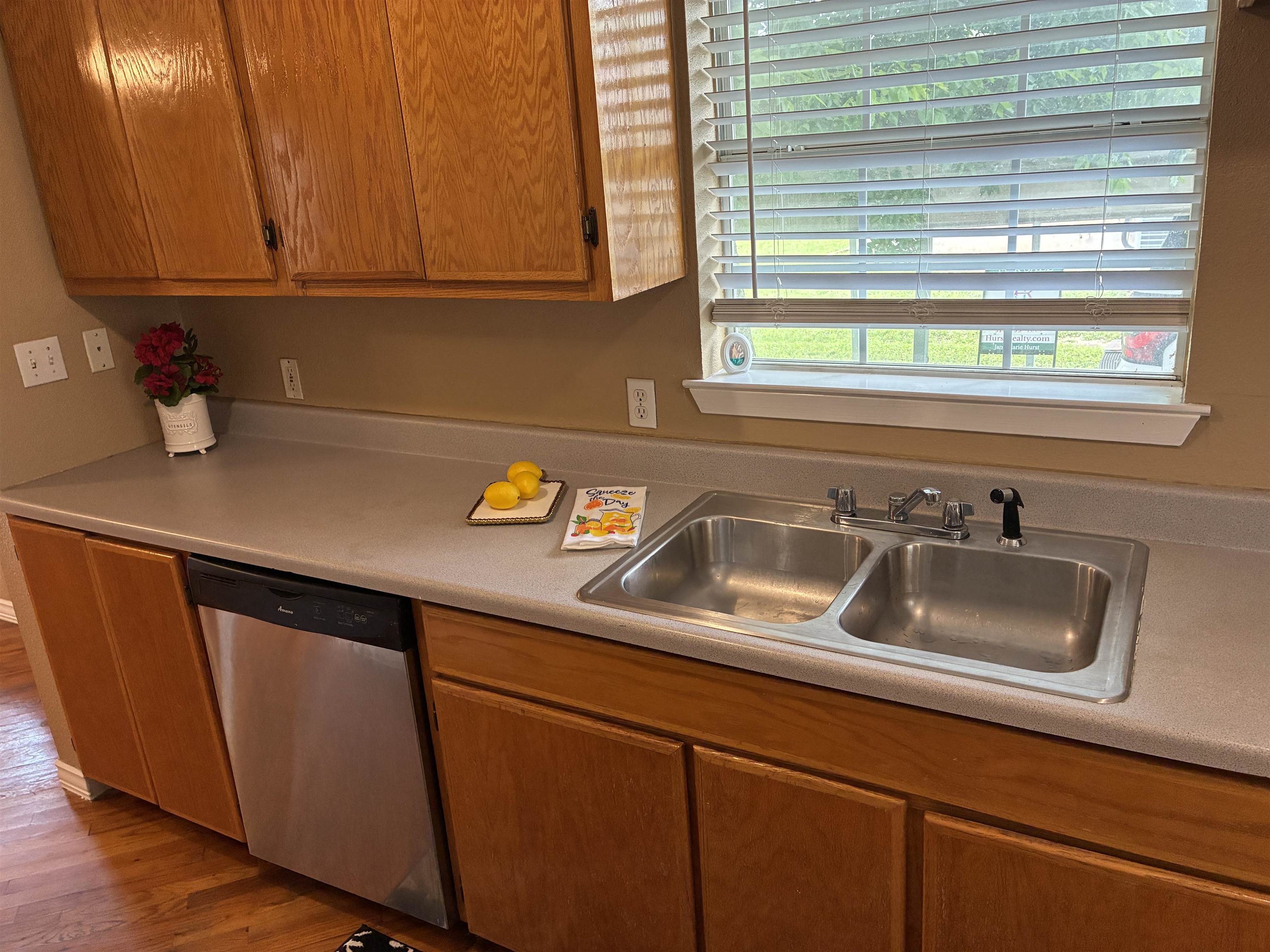 301 North Rhomberg Street Burnet, TX 78611 - Photo 8 of 27