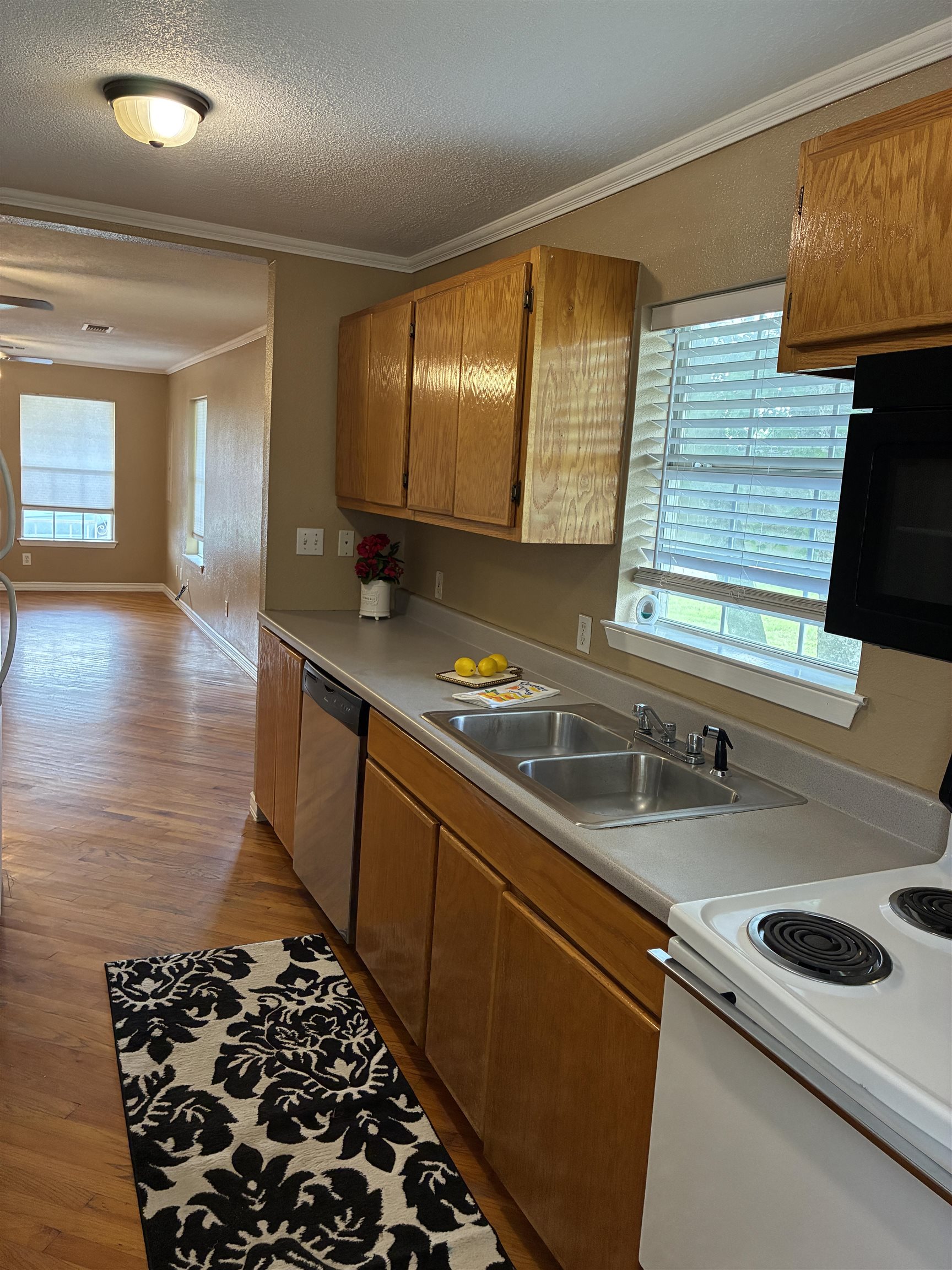 301 North Rhomberg Street Burnet, TX 78611 - Photo 9 of 27