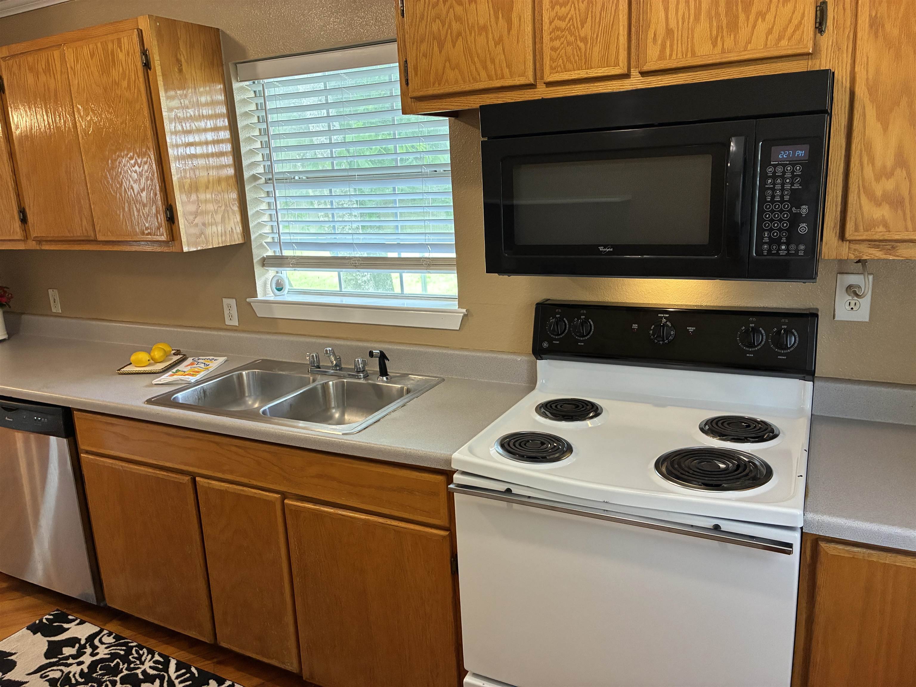 301 North Rhomberg Street Burnet, TX 78611 - Photo 10 of 27