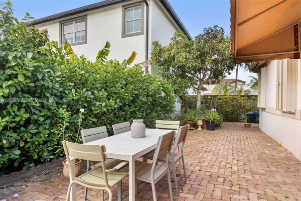 $739,999 | 16368 Southwest 43rd Terrace, Miami, FL 33185