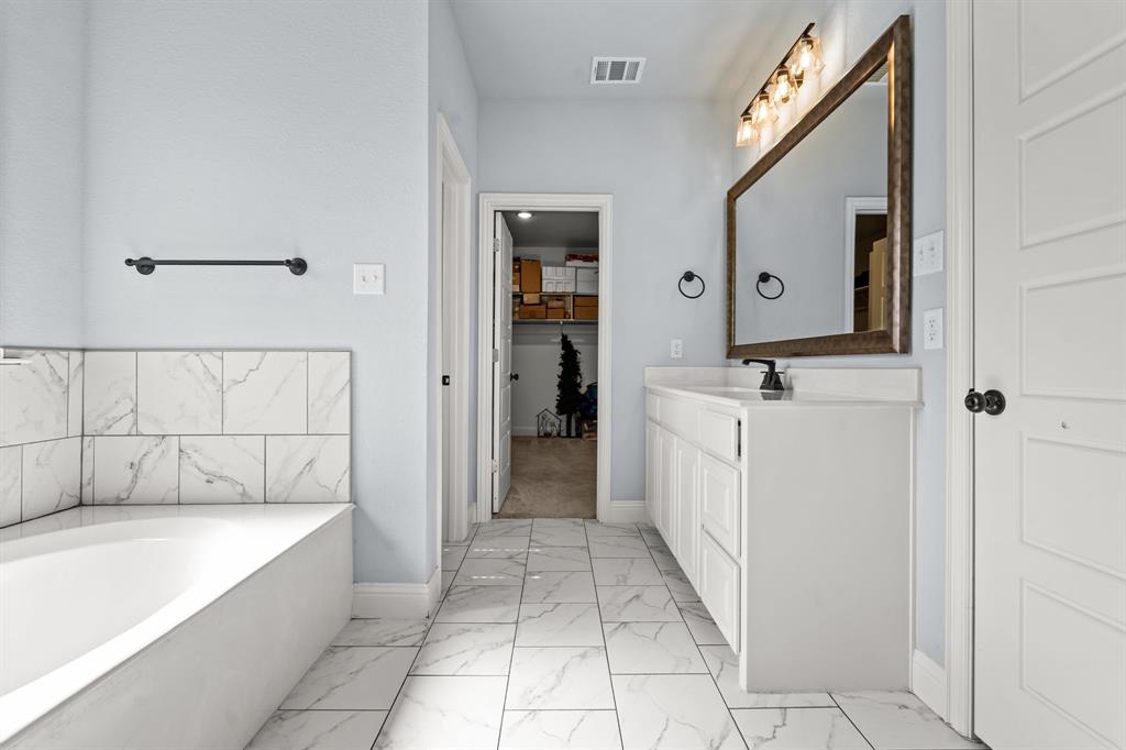 560 Wilson Bend Road Millsap, TX 76066 - Photo 23 of 38 Separate vanities!