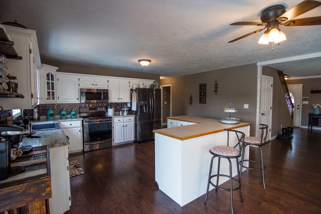 2195 Darrell Rye Road Erin, TN 37061 - Photo 9 of 26 Lots of Cabinets in this Spacious Kitchen