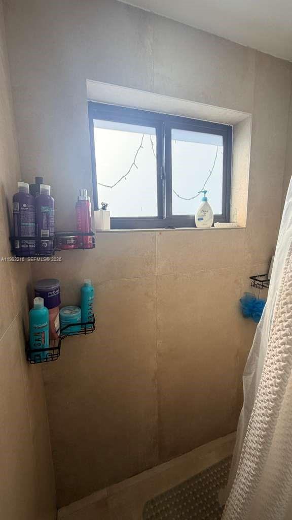 673 West 30th Street, Unit 671 Hialeah, FL 33012 - Photo 15 of 19 a room with toys and a window