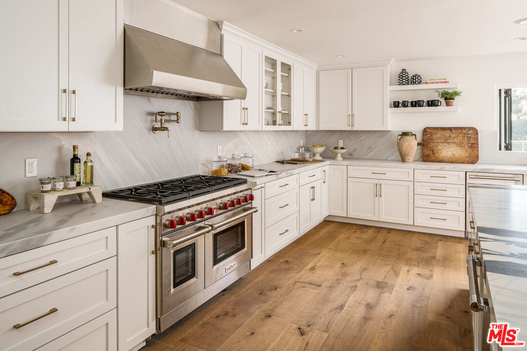 2658 Carmar Drive Los Angeles, CA 90046 - Photo 11 of 29 a kitchen with cabinets appliances and wooden floor