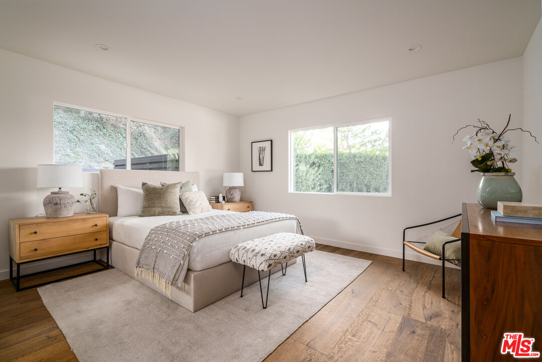 2658 Carmar Drive Los Angeles, CA 90046 - Photo 17 of 29 a bedroom with a large bed and a window