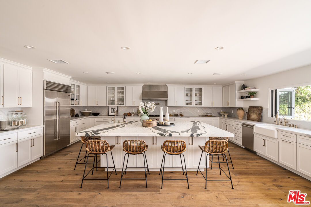 2658 Carmar Drive Los Angeles, CA 90046 - Photo 6 of 29 a large kitchen with a table and chairs