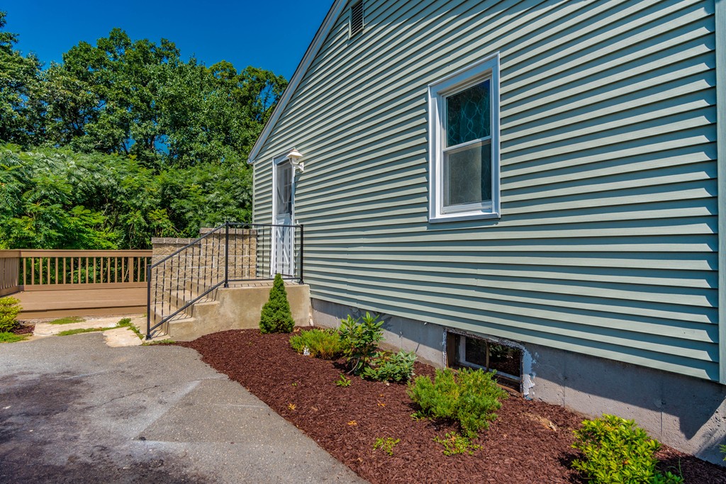 24 West Hill Road Springfield, MA 01109 - Photo 25 of 30
