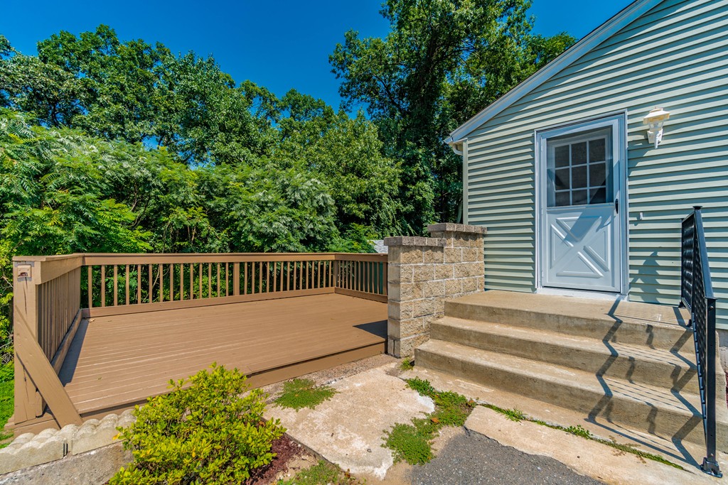 24 West Hill Road Springfield, MA 01109 - Photo 26 of 30